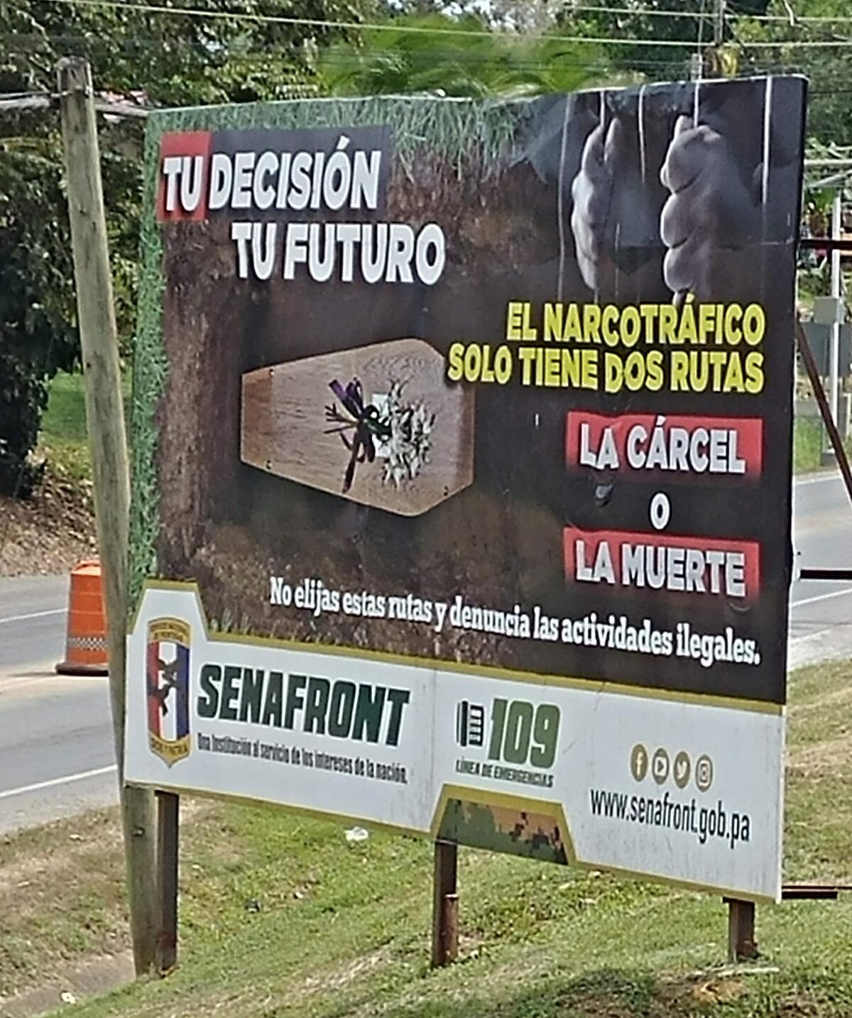 Billboard with Spanish messages against drug trafficking