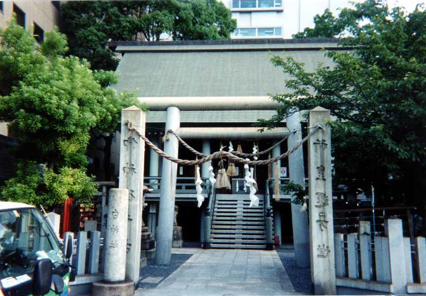 Modern shrine in Fukuoka City using cement in place of wood