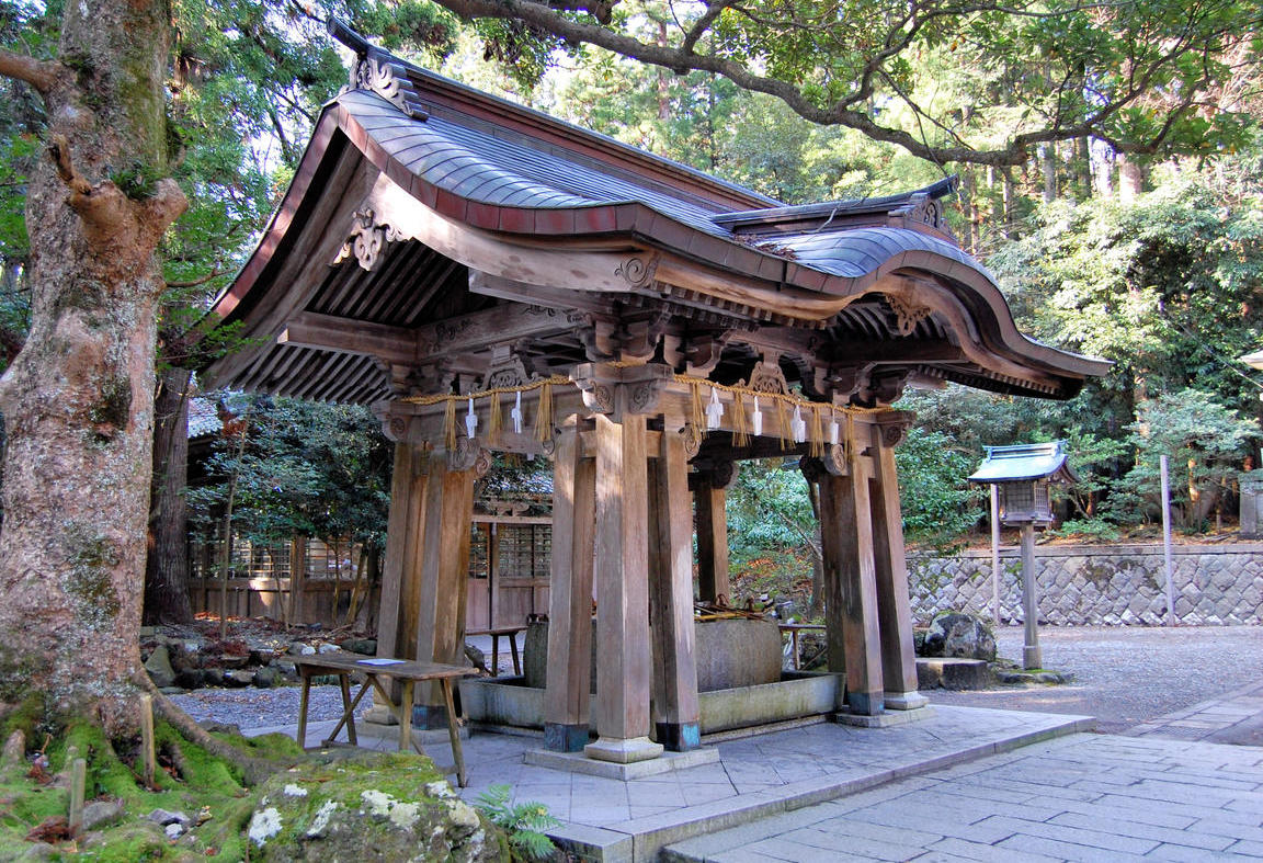 Chozuya at Yahiko Shrine