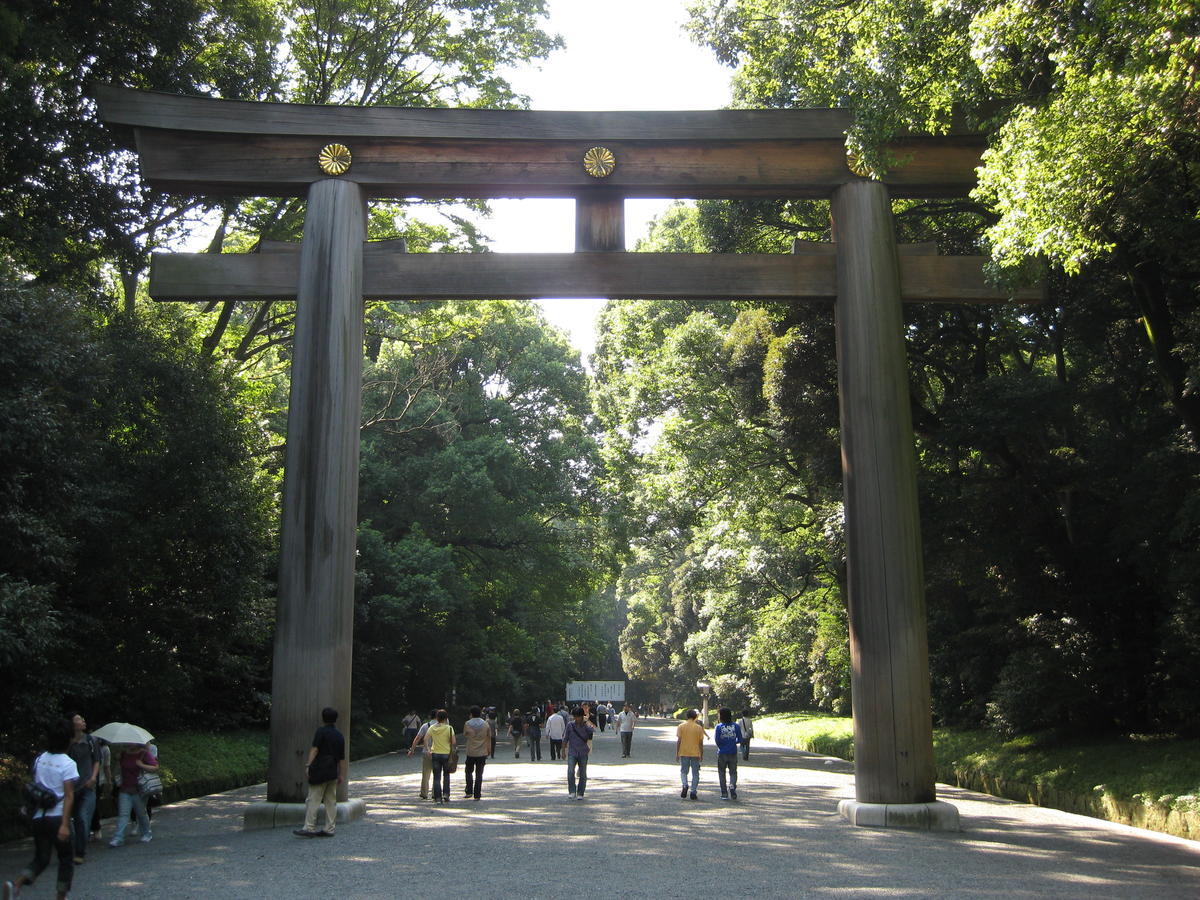 Meiji Shrine torii and sando