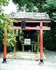 Shinto torii at Ryoan-ji Buddhist Temple